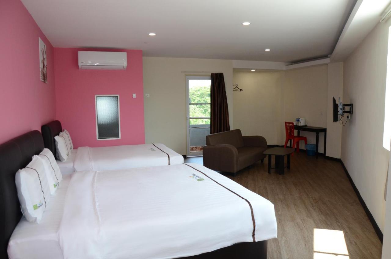 Riverview Hotel Bahau Esterno foto
